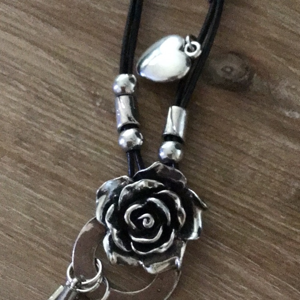 Y2K Rose/Heart Charm Necklace - Picture 4 of 4